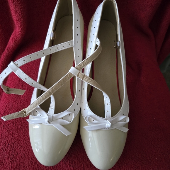 Mary Jane Pumps - Picture 3 of 4